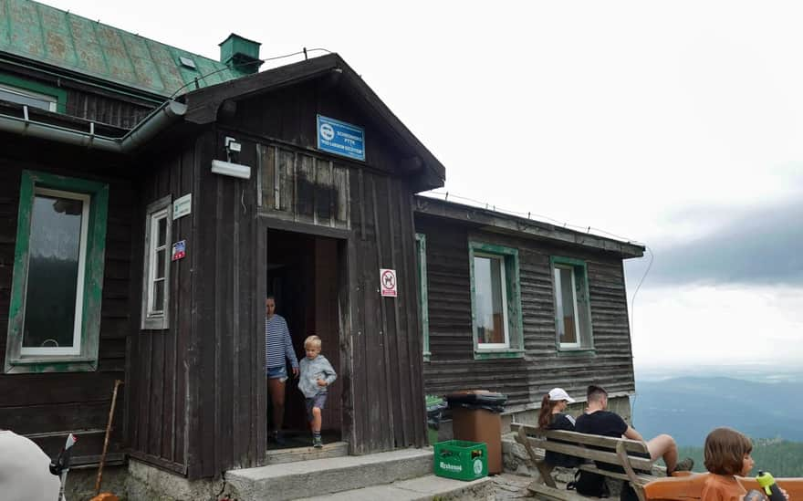 Pod Łabski Szczyt Shelter