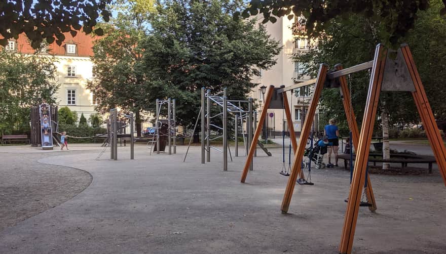 Plac zabaw dla starszych dzieci i młodzieży - Ogród Krasińskich