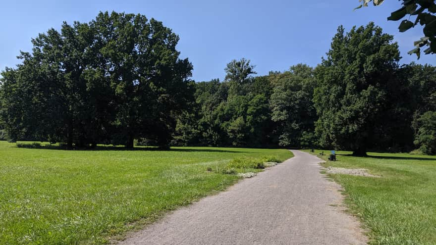 Bolko Island - park alley