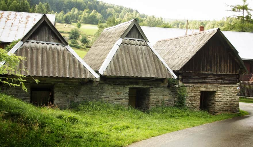 Zawoja-Czatoża - three stone cellars