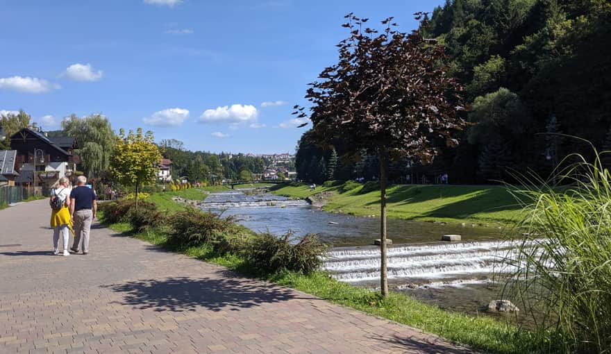 Promenade along the Grajcarek Stream in Szczawnica