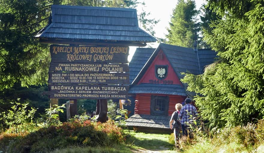 Kaplica na Rusnakowej Polanie przy żółtym szlaku na Turbacz