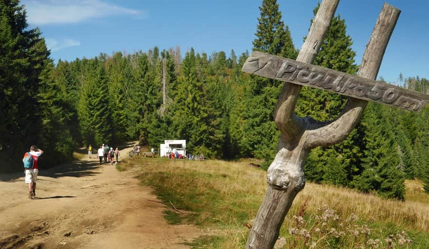 Seasonal mini-bar on the yellow and green trail to Turbacz, Długie Młaki