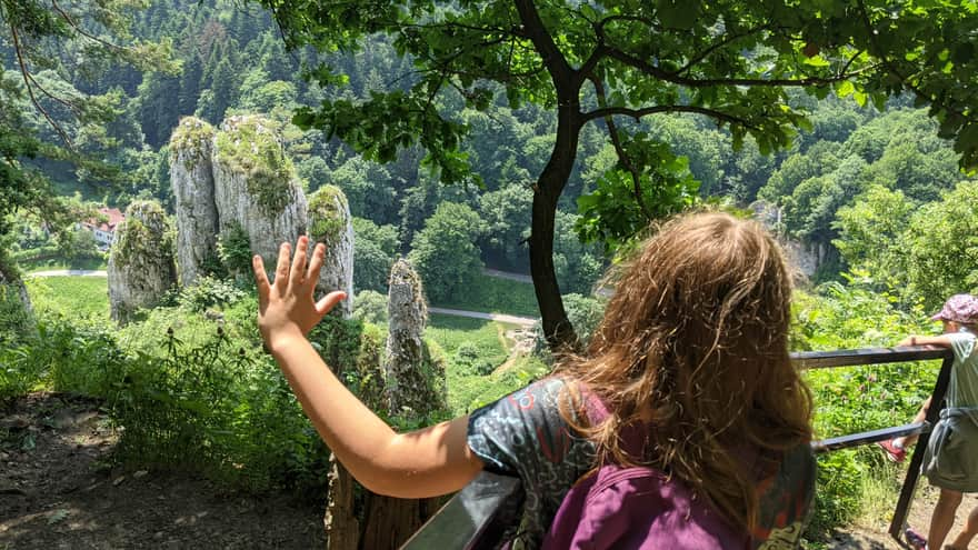 Ojców, green educational trail - passing by the "Glove" rock