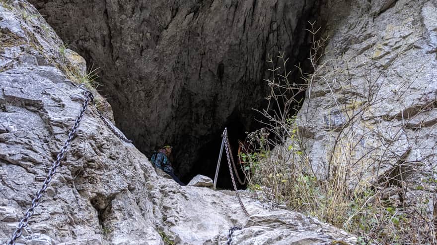 Smocza Jama - wejście do jaskini