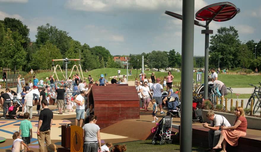 Poznań, park i plac zabaw w centrum (przy Starej Gazowni)