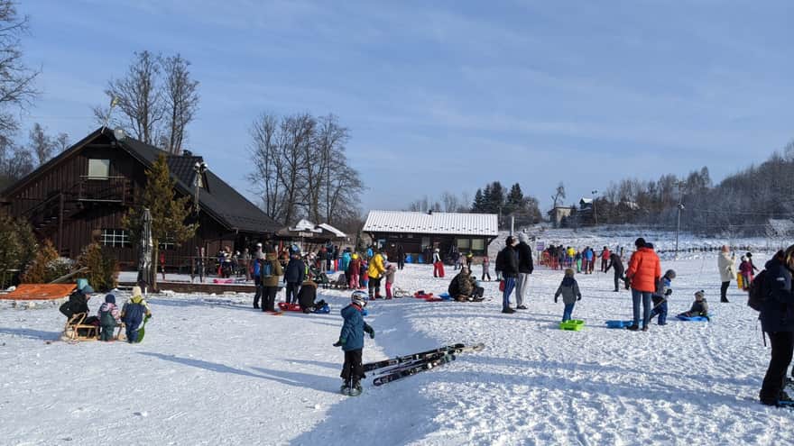 Podstolice Ski - teren pod stokiem i restauracja