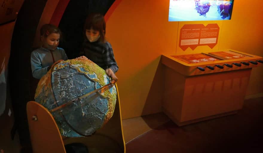 Hevelianum. Exhibition "Around the World" - 3D globe