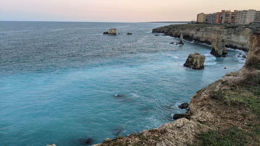 Syracuse - Rossana Maiorca Bicycle Path - cliffs, initial part of the path