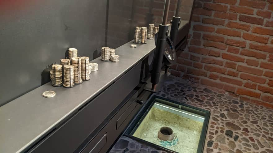 Muzeum Warszawy - skarb i monety (wystawa archeologiczna w piwnicach)