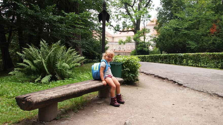 Pieskowa Skala - Bench under the castle