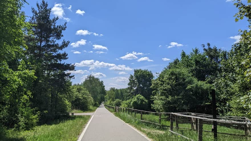 Cycling trail above Geosfera