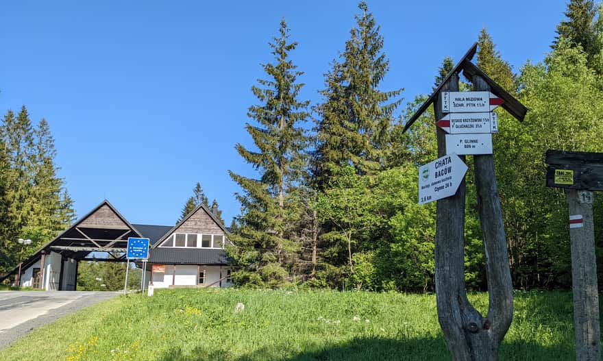 Przełęcz Glinne - początek czerwonego szalku granicznego na Halę Miziową i Pilsko