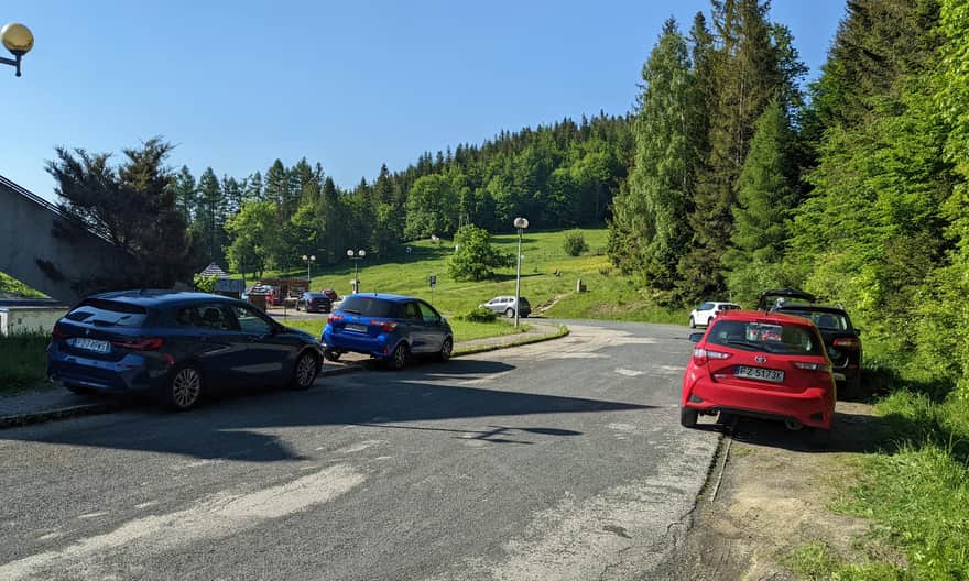 Glinne Pass - parking at the inactive border crossing