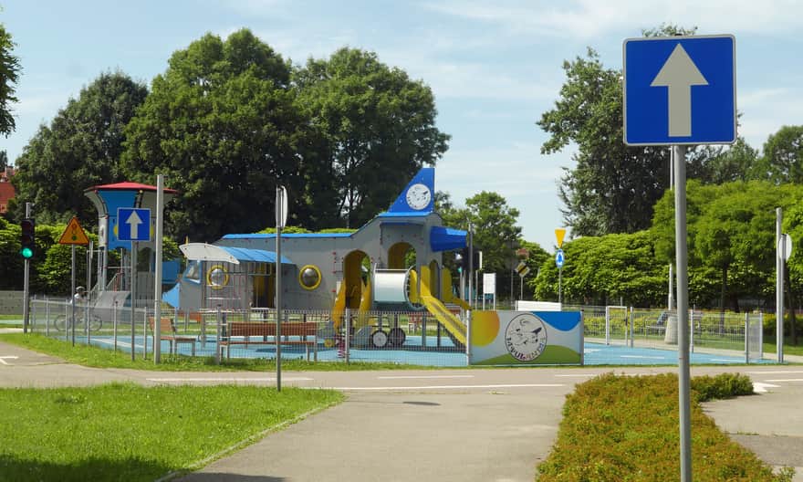 Miasteczko rowerowe w Rzeszowie - lotniczy plac zabaw