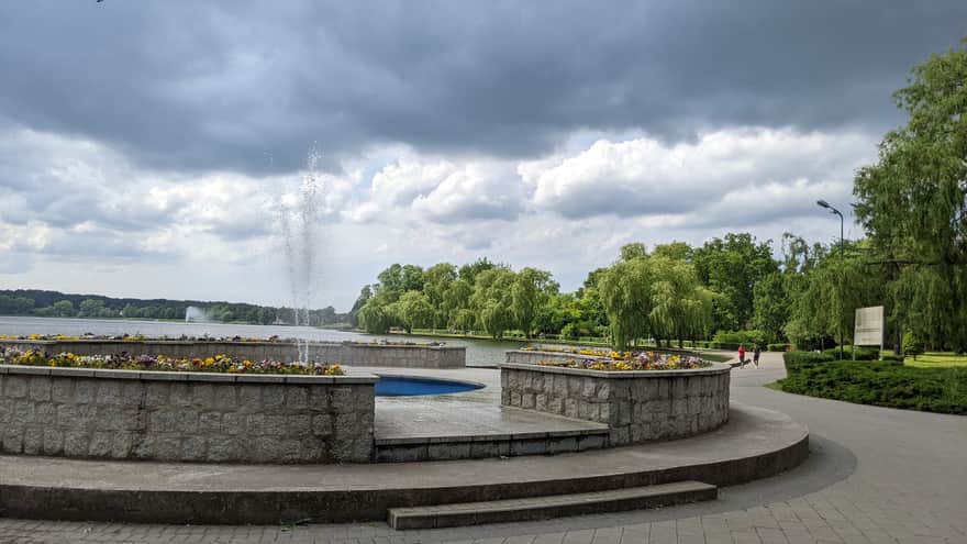 Jezioro Nowogardzkie - fontanna