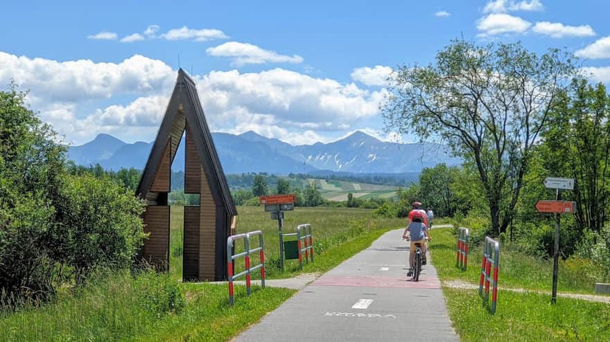 Trail around the Tatras. Chapel at the intersection of the cycling route with the hiking trail from Chochołów
