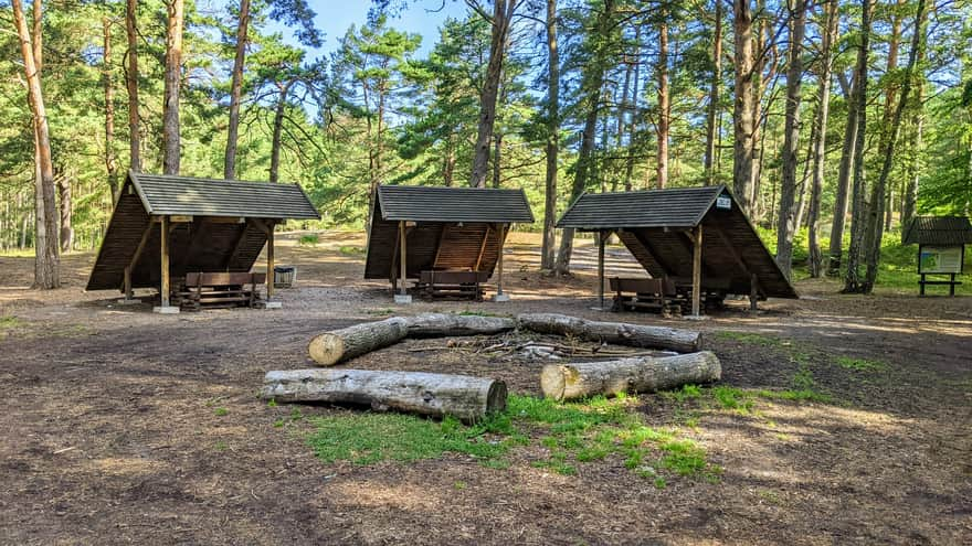 Miejsce odpoczynku i początek ścieżki od strony miejscowości Zapadłe