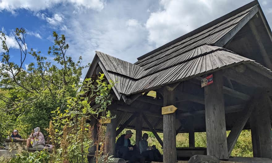 Shelter at Goprowska Pass between Tarnica and Krzemień