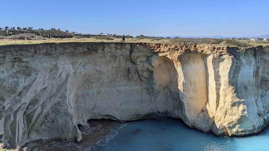 Cliffs of the peninsula south of Syracuse