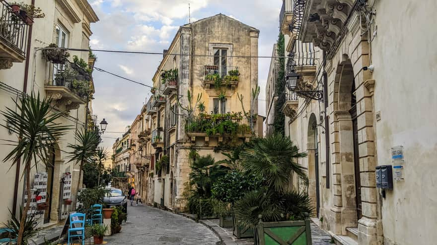 Narrow streets in the historic part of Syracuse