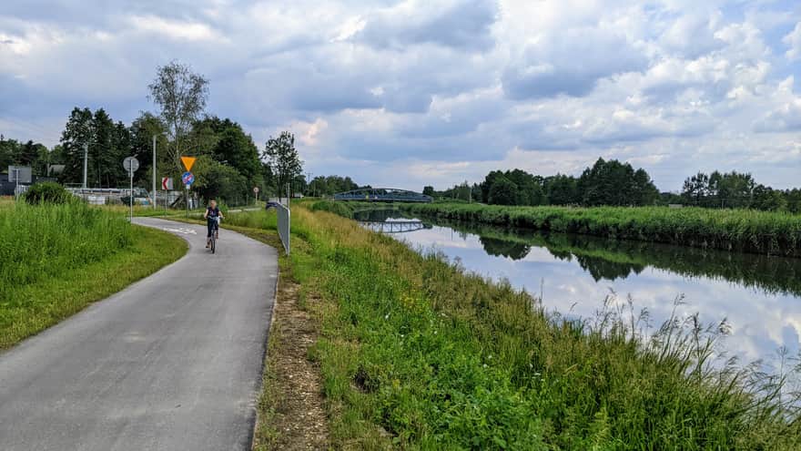 Bike path along the Łączany-Skawina canal