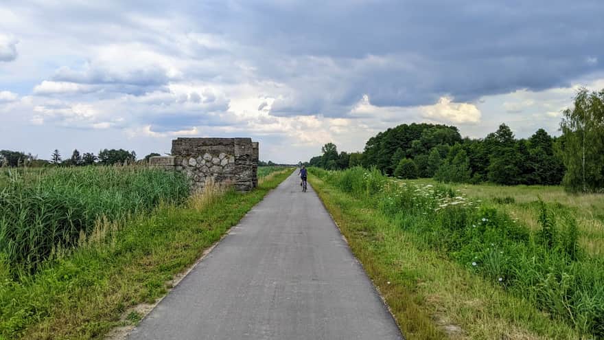 Bike path along the Łączany-Skawina canal