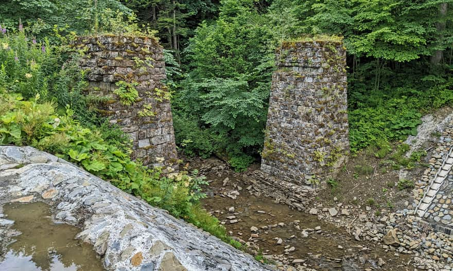 Ruins of a railway bridge along the Muczne - Tarnawa route