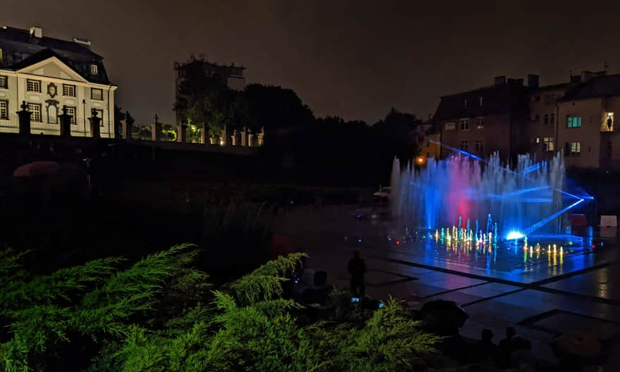 Fontanna multimedialna - nocne widowisko świetlno-muzyczno-laserowe