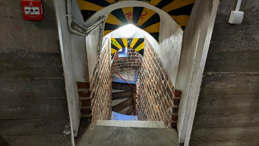 Passage from the staircase to the wide metal stairs leading to the terrace