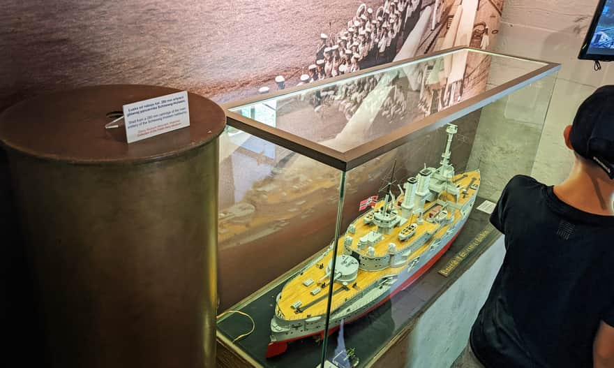 Westerplatte, Guardhouse No. 1: model of the battleship Schleswig-Holstein