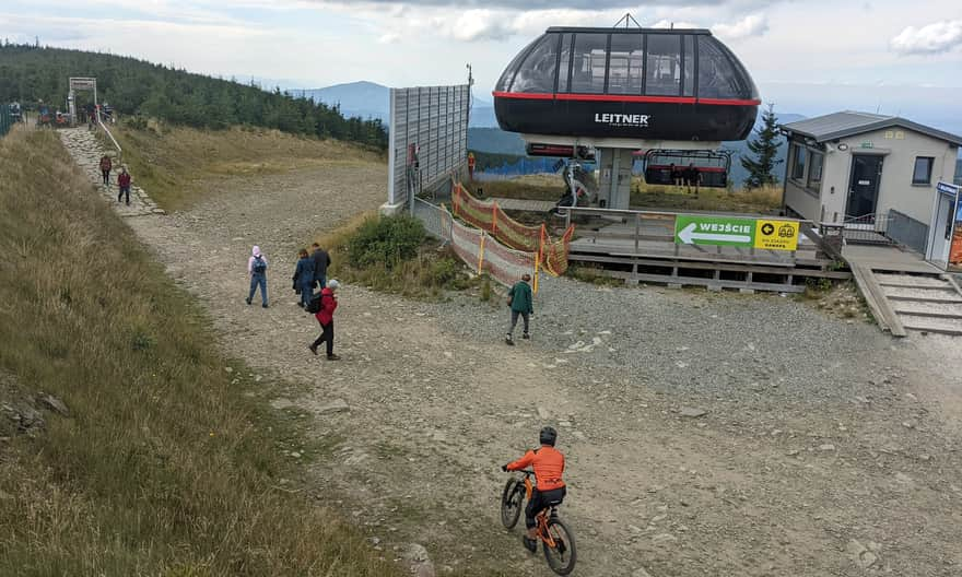 Cable car to Małe Skrzyczne - upper station at Zbójnicka Kopa