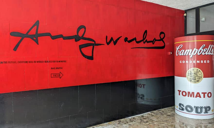 Muzeum A. Warhola w Medzilaborcach - wejście