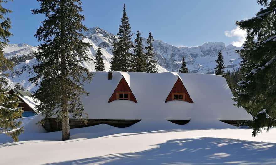Shelter at Hala Gasienicowa in winter, photo by A. Rogulska