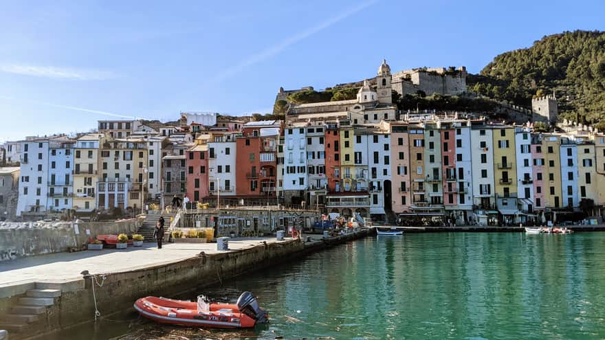 Kolorowe kamieniczki przy porcie, Portovenere