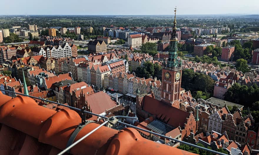 Widok z wieży Bazyliki Mariackiej na Ratusz Głównego Miasta i Długi Targ w Gdańsku
