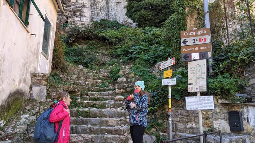 Entrance to the trail towards Campiglia, near the walls of Doria Castle