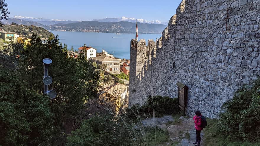 Ascent along the walls of Doria Castle