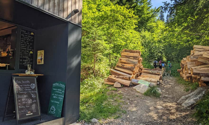 Początek zielonego szlaku na Dziumbier z Trangoszki