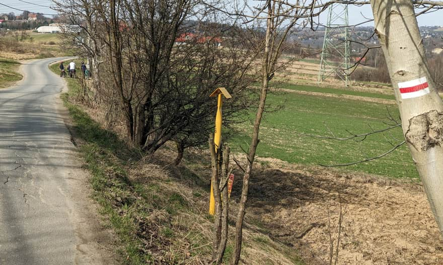 Road between Pękowice and Giebułtów