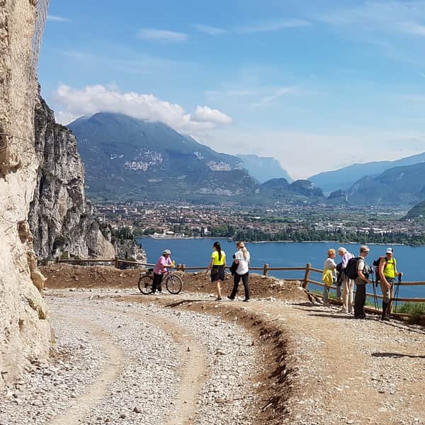 Via del Ponale - wykuty w skale szlak nad jeziorem Garda