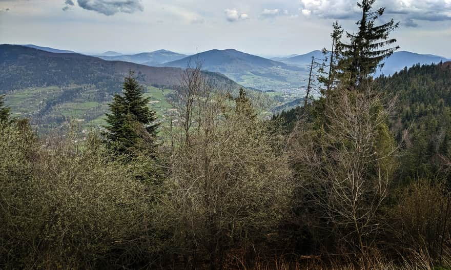 View from Lubon Wielki to the northeast: Szczebel, Grodzisko and Ciecień, Wierzbanowska Góra, Lubogoszcz, Śnieżnica and Ćwilin