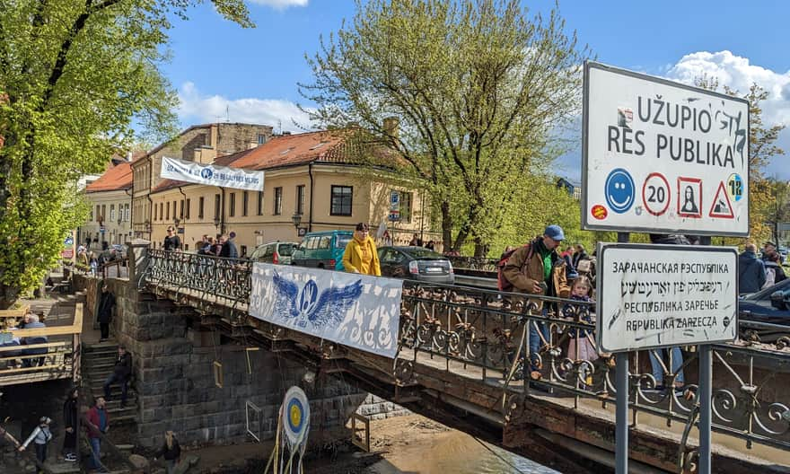 Użupio Tiltas - oficjalne wejście do Republiki Zarzecze (Užupio Res Publika)