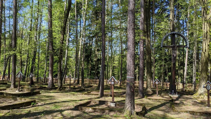 Zabytkowy cmentarz z I wojny światowej znajdujący się w Tuchowie