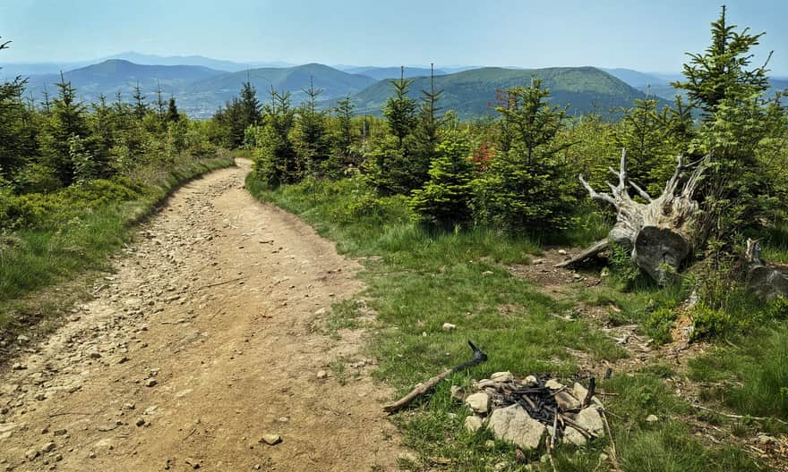 View to the west from the yellow trail to Ćwilin