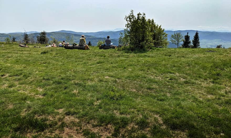 Polana Michurowa na Ćwilinie. Widok na południe: Gorce i Tatry