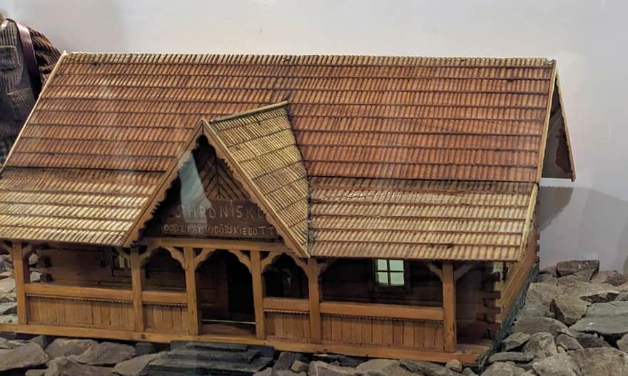 Model chaty H. Zapałowicza w Muzeum Turystyki Górskiej na Markowych Szczawinach