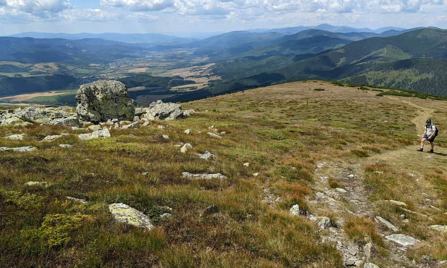 Widok na Dolinę Górnego Hronu i łańcuch Niznych Tatr