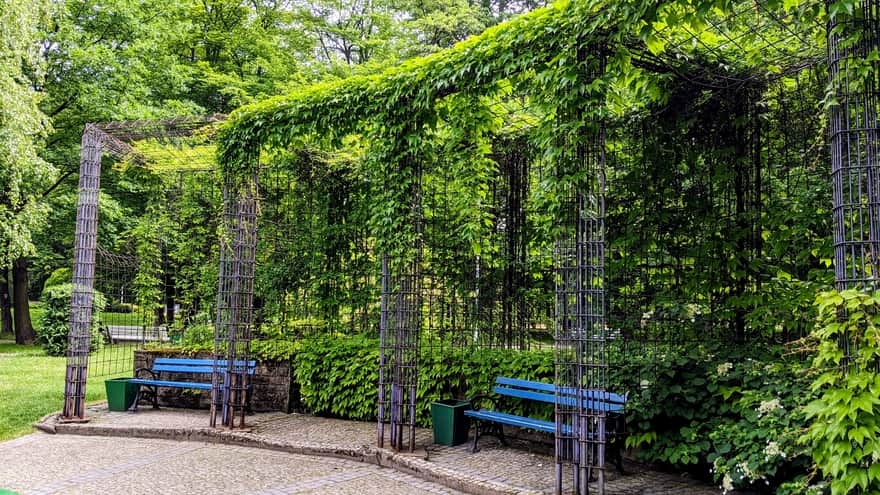 Ławeczki przy fontannie, Park Kościuszki w Katowicach