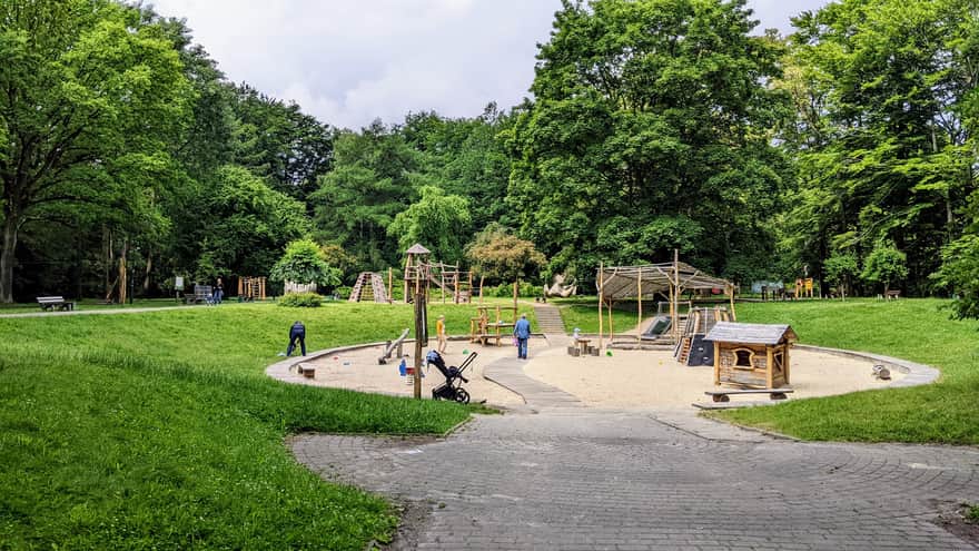 Drewniany plac zabaw w Parku Kościuszki w Katowicach